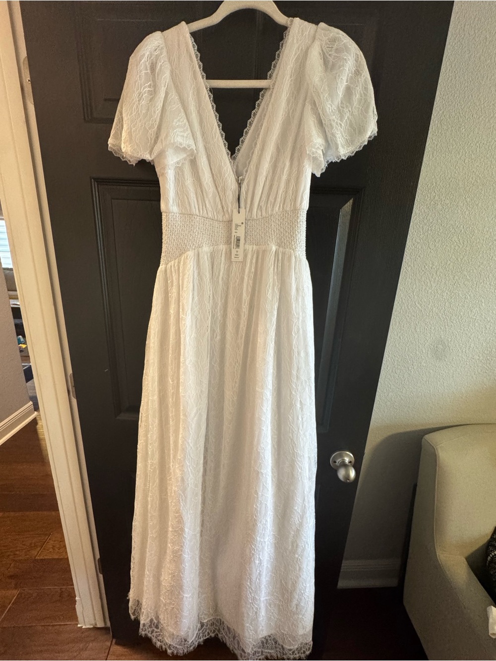 Alice + Olivia White Lace Maxi Dress with V-Neck and Puff Sleeves